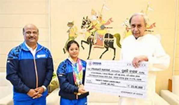 Chief Minister Naveen Patnaik Honors Gymnast Pranati Nayak with Cash Award for National Games Achievements