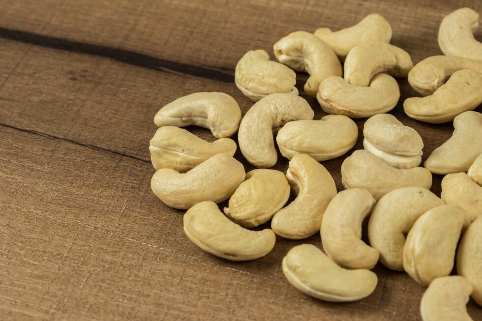 CASHEW-NUTS-2-1-980x653