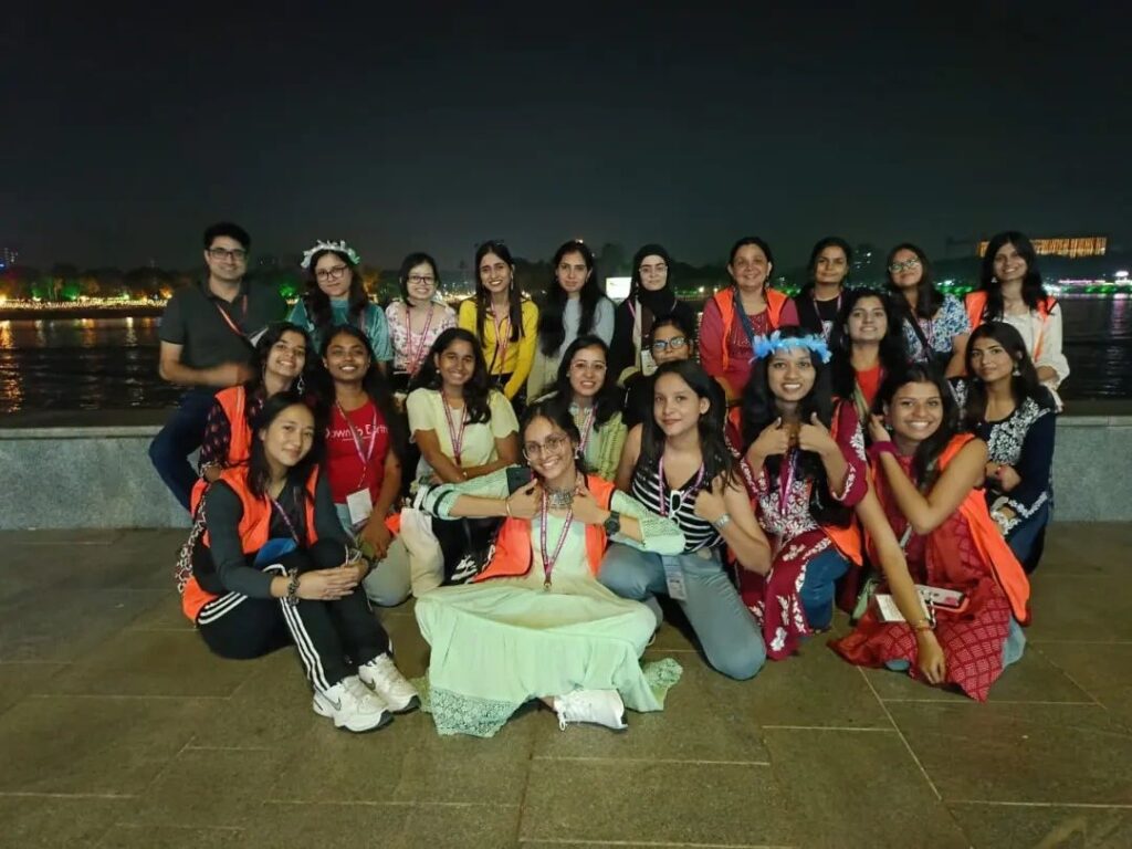 Jammu University's 'College on Wheels' Reaches Ahmedabad, Students Explore Scenic Beauty