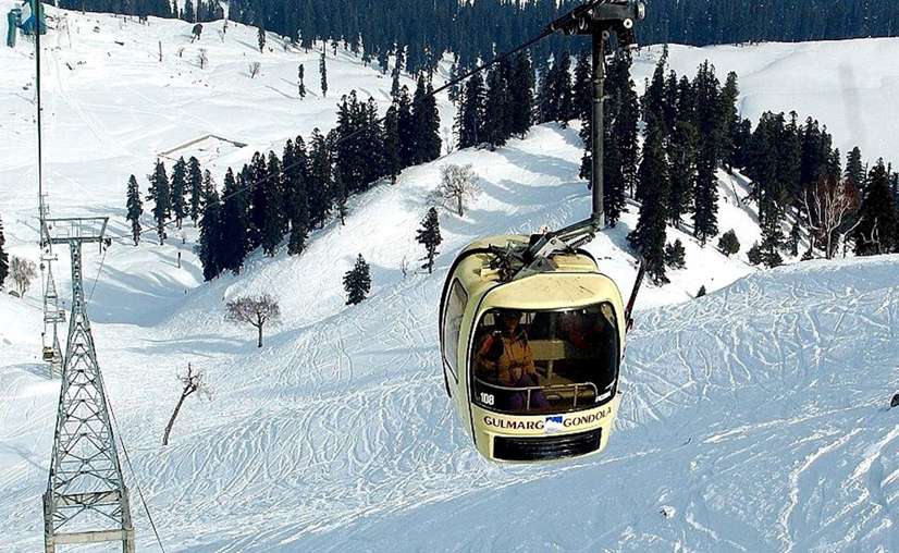 More than 9 lakh tourists enjoy Gondola ride at Gulmarg this year