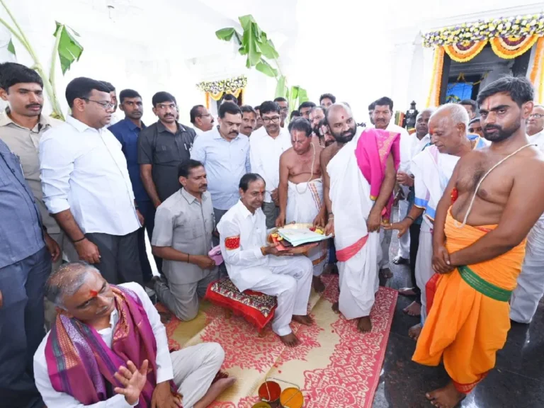 Telangana CM KCR Offers Prayers at Konaipally Venkateswara Swamy Temple