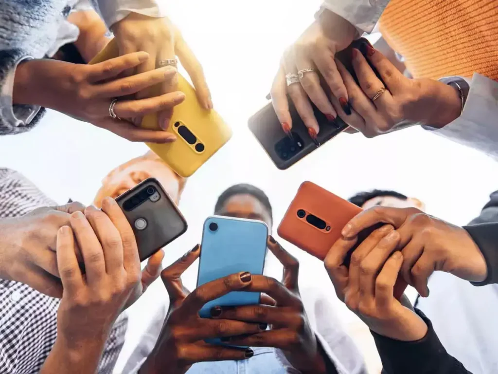 India’s Smartphone Usage Hits Record High, Drives Digital Boom