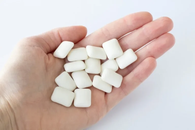 Chewing Gum May Release Thousands of Microplastics into the Body, Study Finds