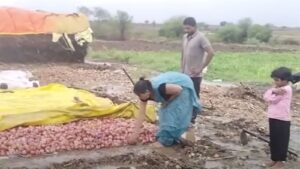 MLC Milind Narvekar Extends Financial Aid to Farmer’s Daughter Affected by Unseasonal Rains