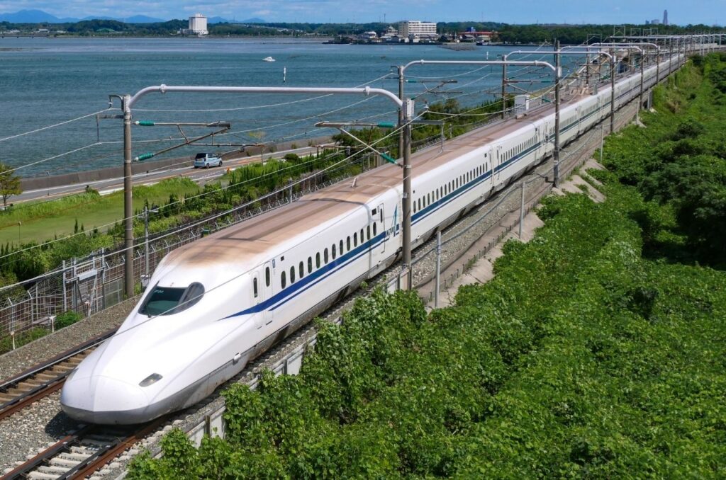 Why Does a Bullet Train’s Front Look Like a Bird’s Beak? The Fascinating Science Behind the Design