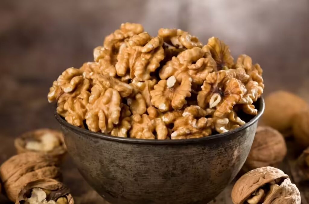 Soak Walnuts Overnight and Get a Double Dose of Health and Beauty in the Morning