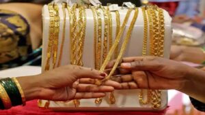 Gold Turns Costlier Today, Silver Holds Steady; Check City-Wise Rates for December 8