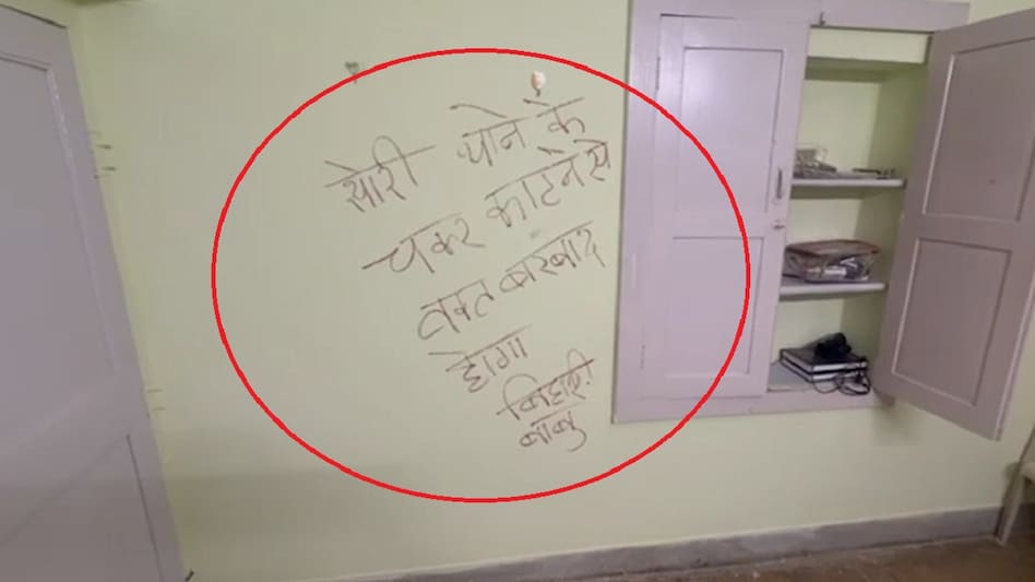 Lipstick Messages Baffle Police After Bizarre Burglary in Jaisalmer: “If You Keep Liquor, Keep Chips Too”