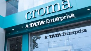 Croma Valentine’s Sale: iPhone 17 Available Under ₹50,000 With Exchange and Cashback Offers