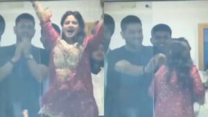 MS Dhoni’s ‘Calm Down’ Gesture to Sakshi During India–England T20 World Cup Semi-Final Goes Viral