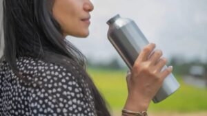 Are Stainless Steel Water Bottles Safe or Harmful? Experts Debunk Viral “Poisoning” Claims