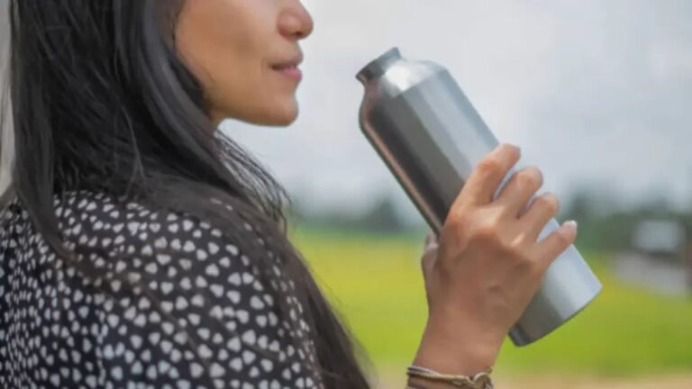 Are Stainless Steel Water Bottles Safe or Harmful? Experts Debunk Viral “Poisoning” Claims